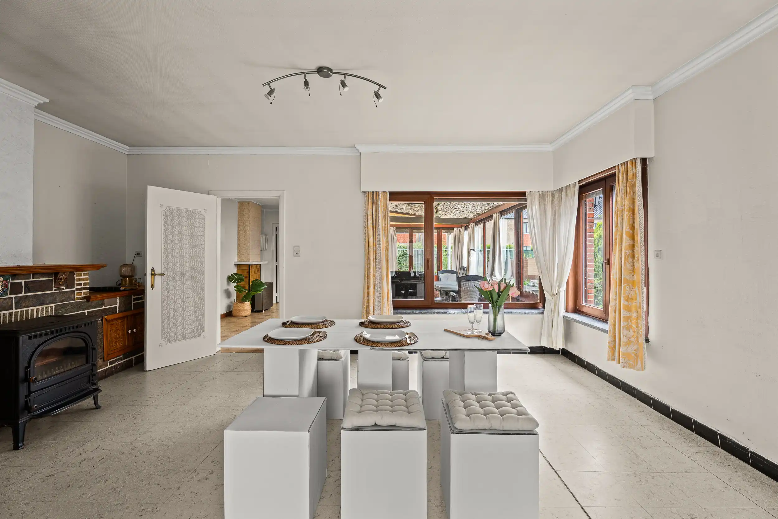 Gezinswoning met 3 slaapkamers en potentieel! foto 4