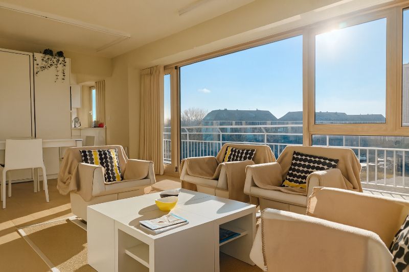 Hoekstudio met riant terras en zicht op zee! foto {{pictureIndex}}