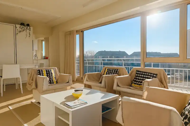 Hoekstudio met riant terras en zicht op zee! foto {{pictureIndex}}