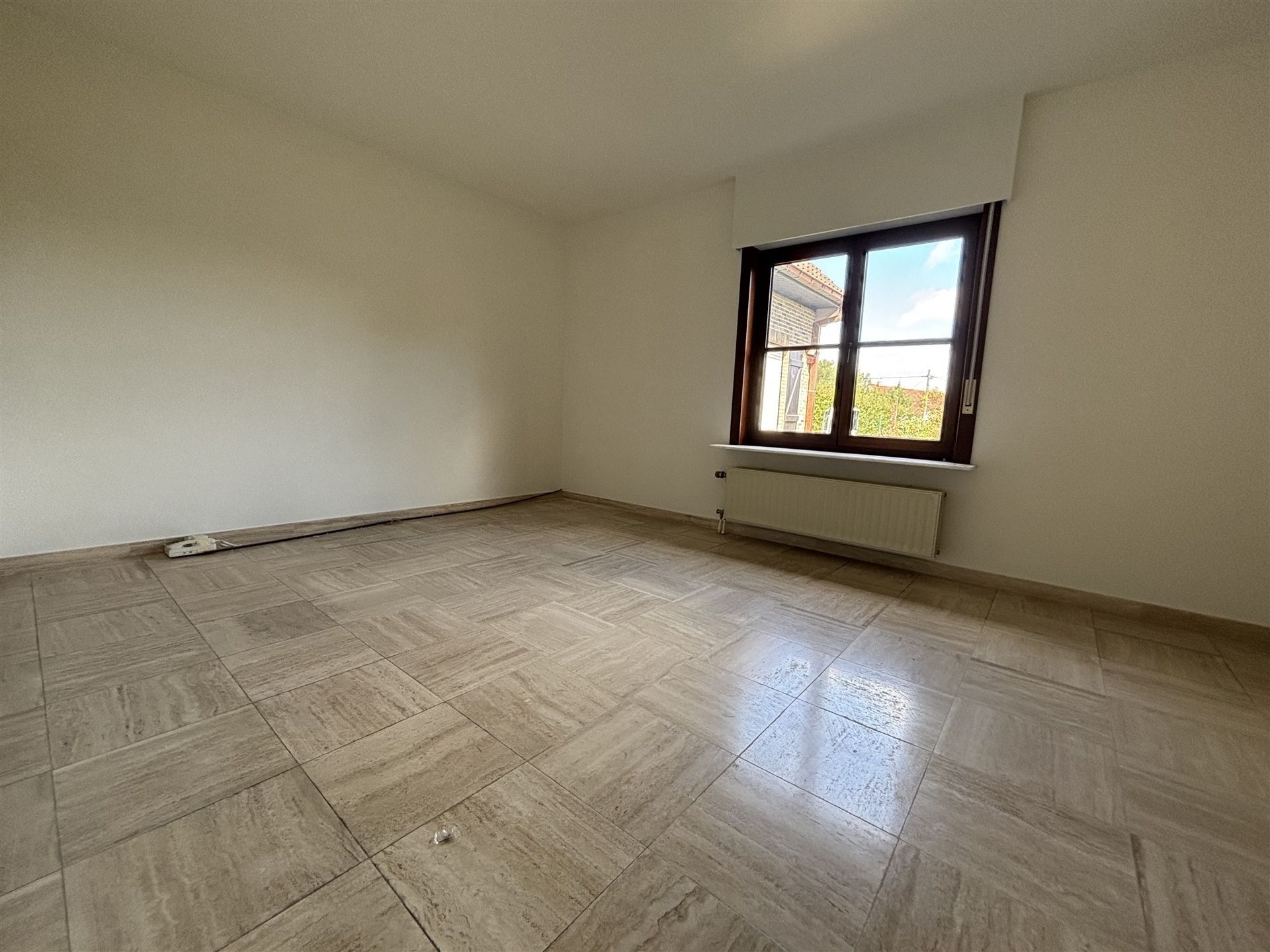 Ruime woning met grote tuin in een rustige straat foto 17