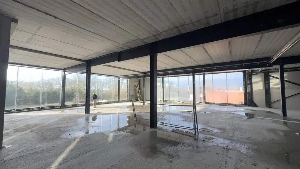 Nieuwbouw showroom met magazijn te huur langs N43 in Sint-Denijs-Westrem foto 2