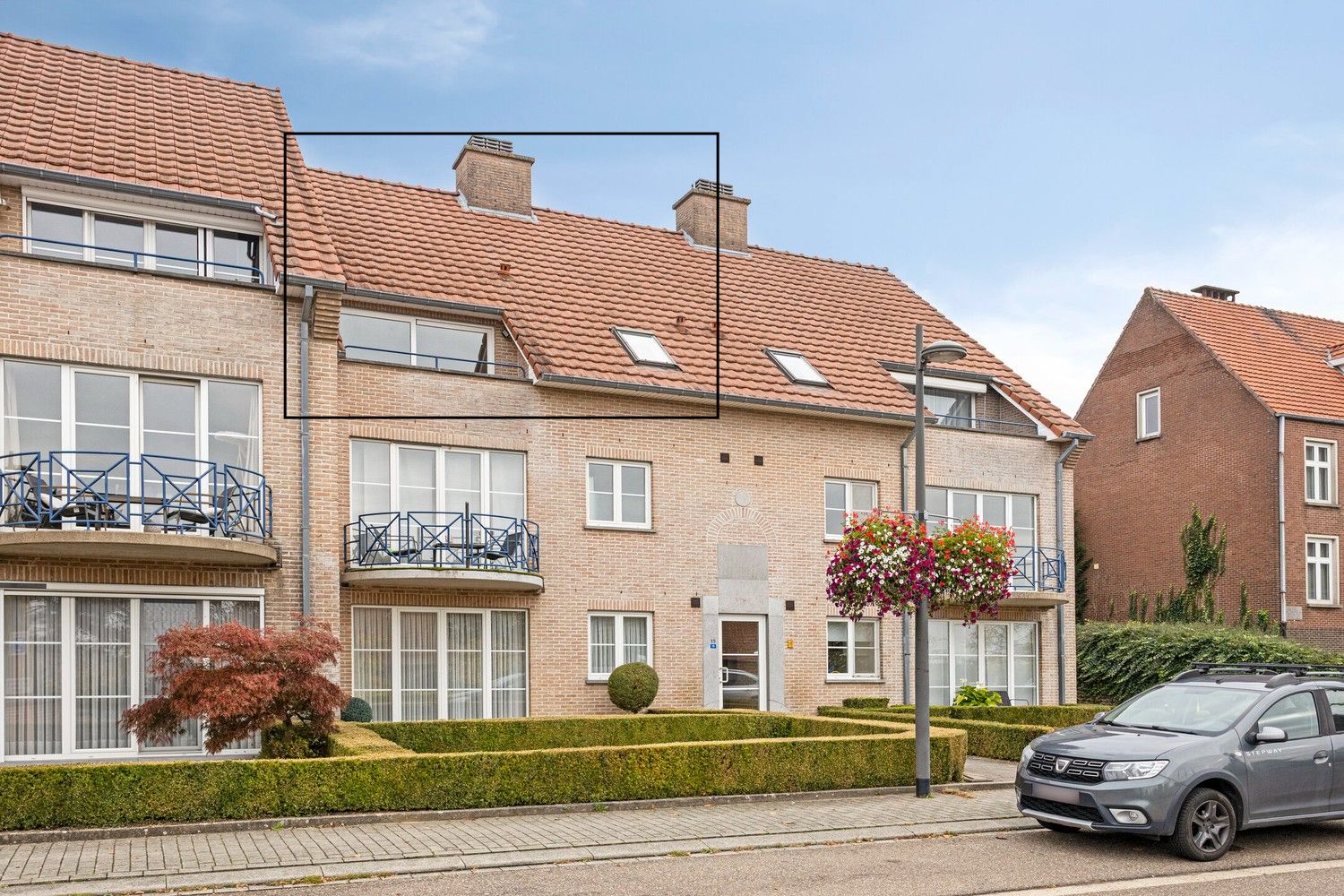 Ruime duplex met 3 slaapkamers  en garage te huur in het hart van Gellik, Lanaken foto {{pictureIndex}}