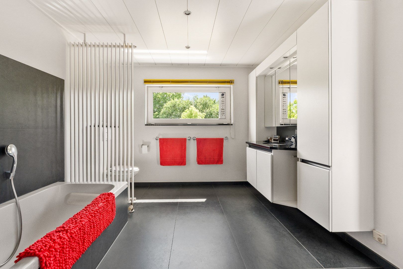 Unieke, uitstekend onderhouden villa in het hart van Ieper – rust, ruimte en comfort foto 27