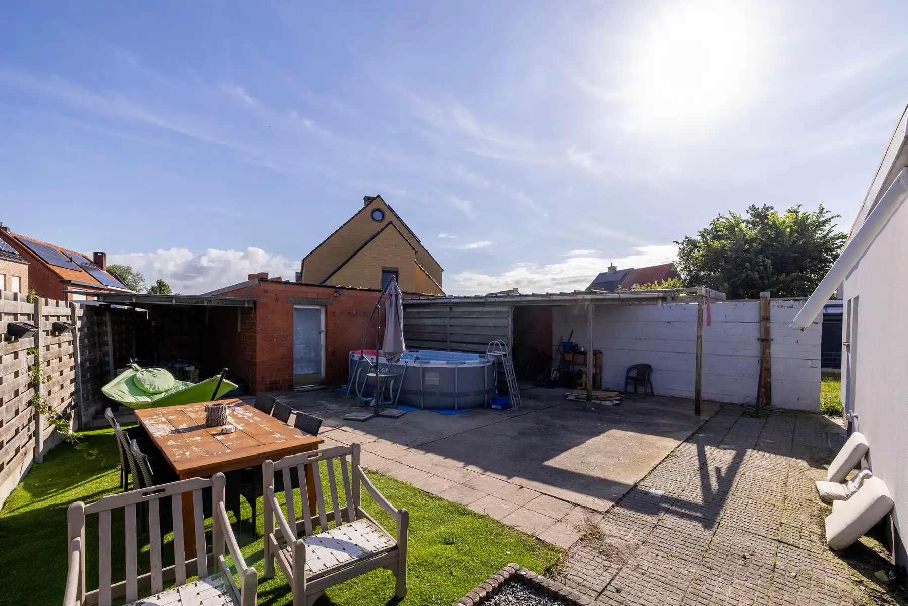 Deels gerenoveerde woning met 3 slpks en tuin op 405m2 foto 23