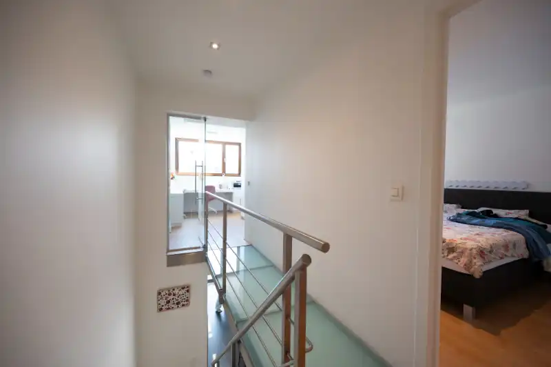 Moderne lumineuze, energiezuinige woning, instapklaar, mooie tuin! foto 13