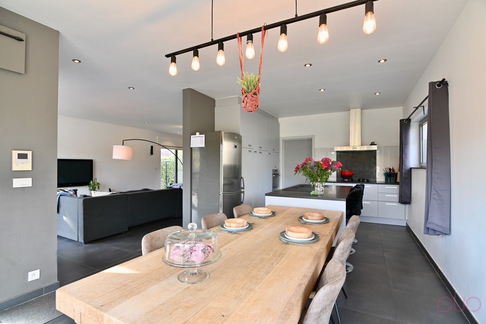 Knappe instapklare villawoning met vijf slaapkamers, verwarmd zwembad op 21a59ca foto 2