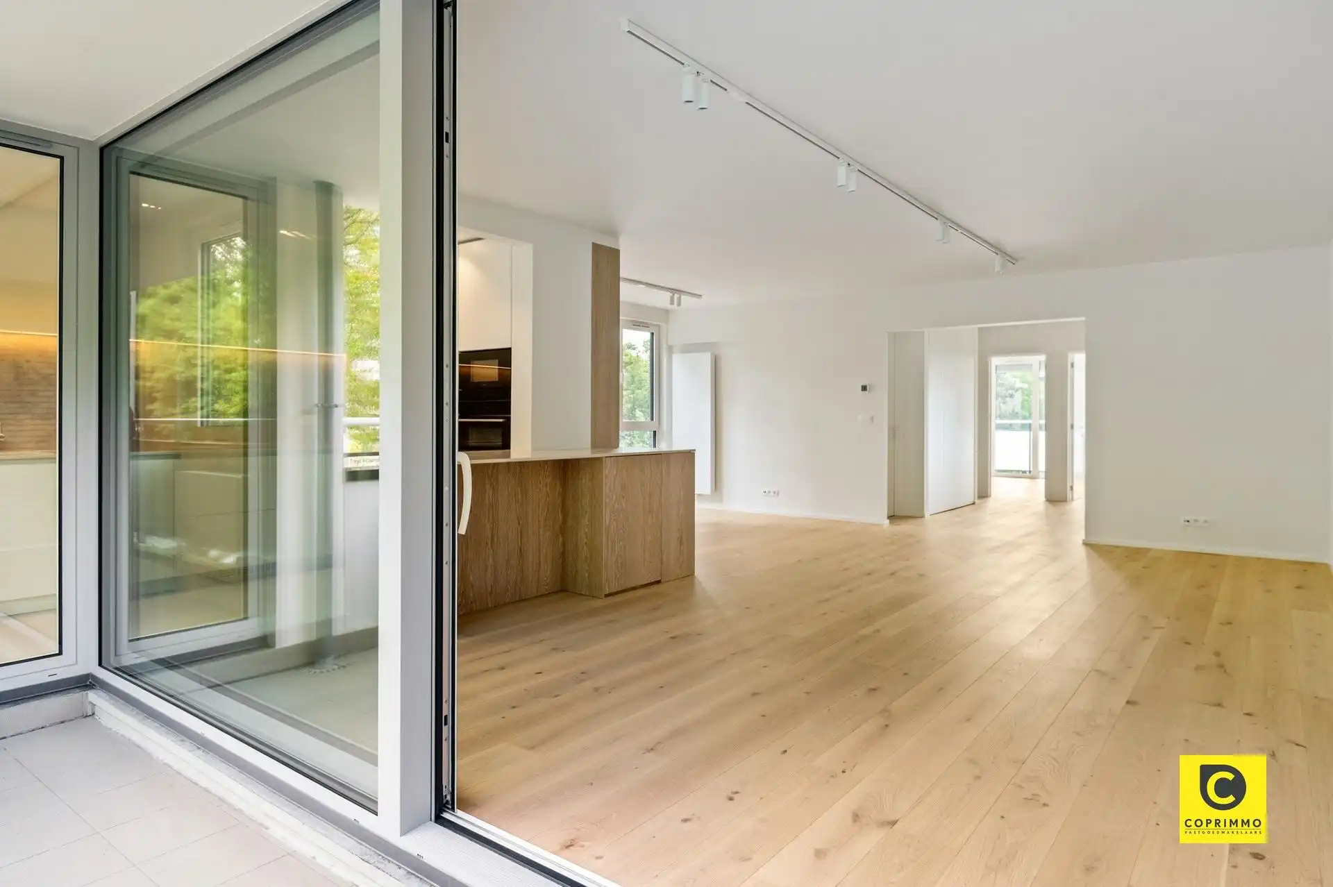 High-end gerenoveerd hoekapp met 2 slpks & 2 terrassen! foto 2