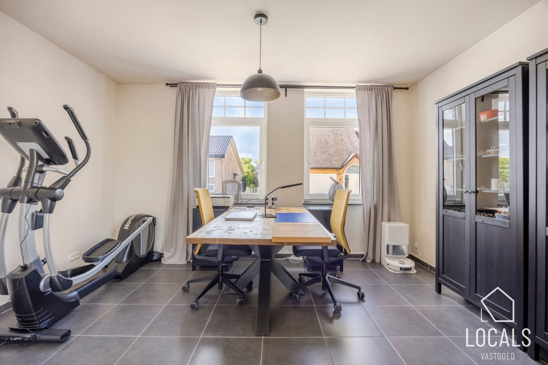 Recente woning (2018) met prachtige tuin en ruime garage foto 8