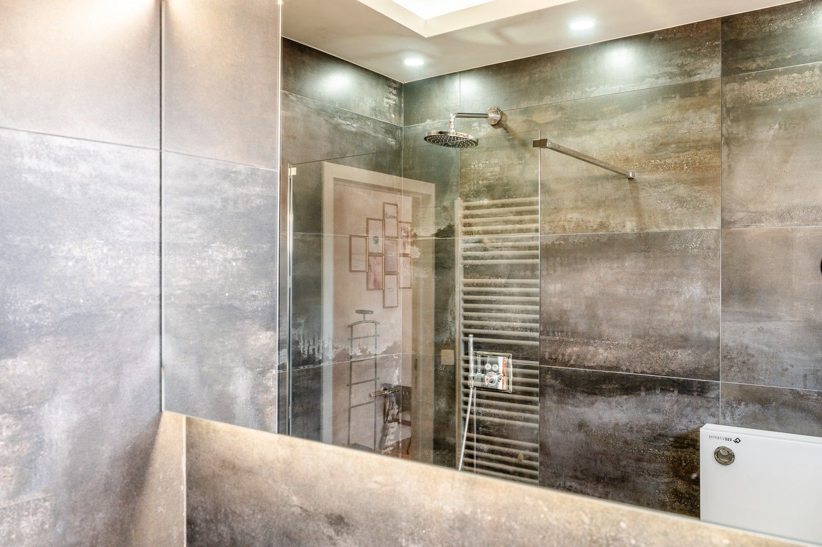 Gelijkvloerse villa met zwembad te koop in Zwijndrecht! foto 16