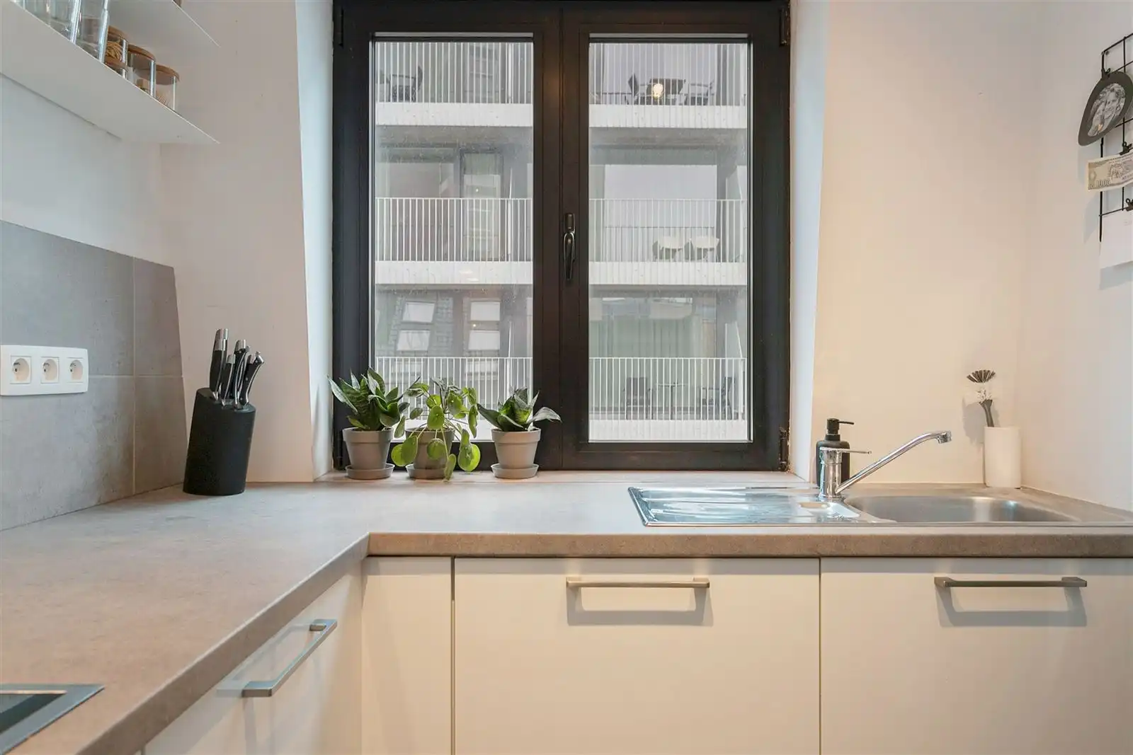 FURNISHED 1 BEDROOM CITY APARMTENT! foto 7