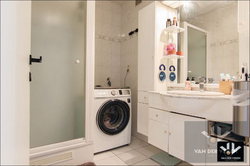 Instapklaar 2 slpk-appartement aan de standsrand van Genk foto 14