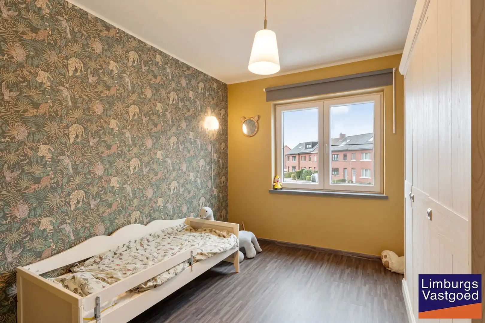 Stadswoning met 4 slpk, zuidgerichte tuin en garage, nabij kleine ring, station en Vredespark foto 15