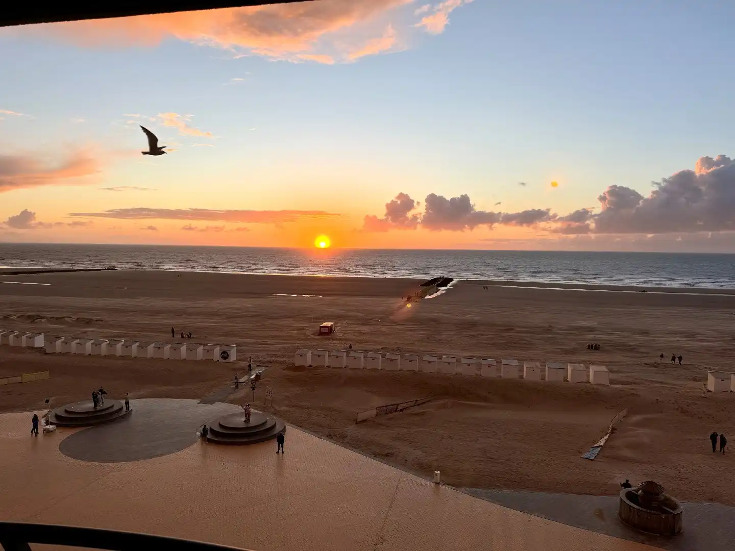 Appartement met frontaal zeezicht op de zeedijk in Nieuwpoort foto 23