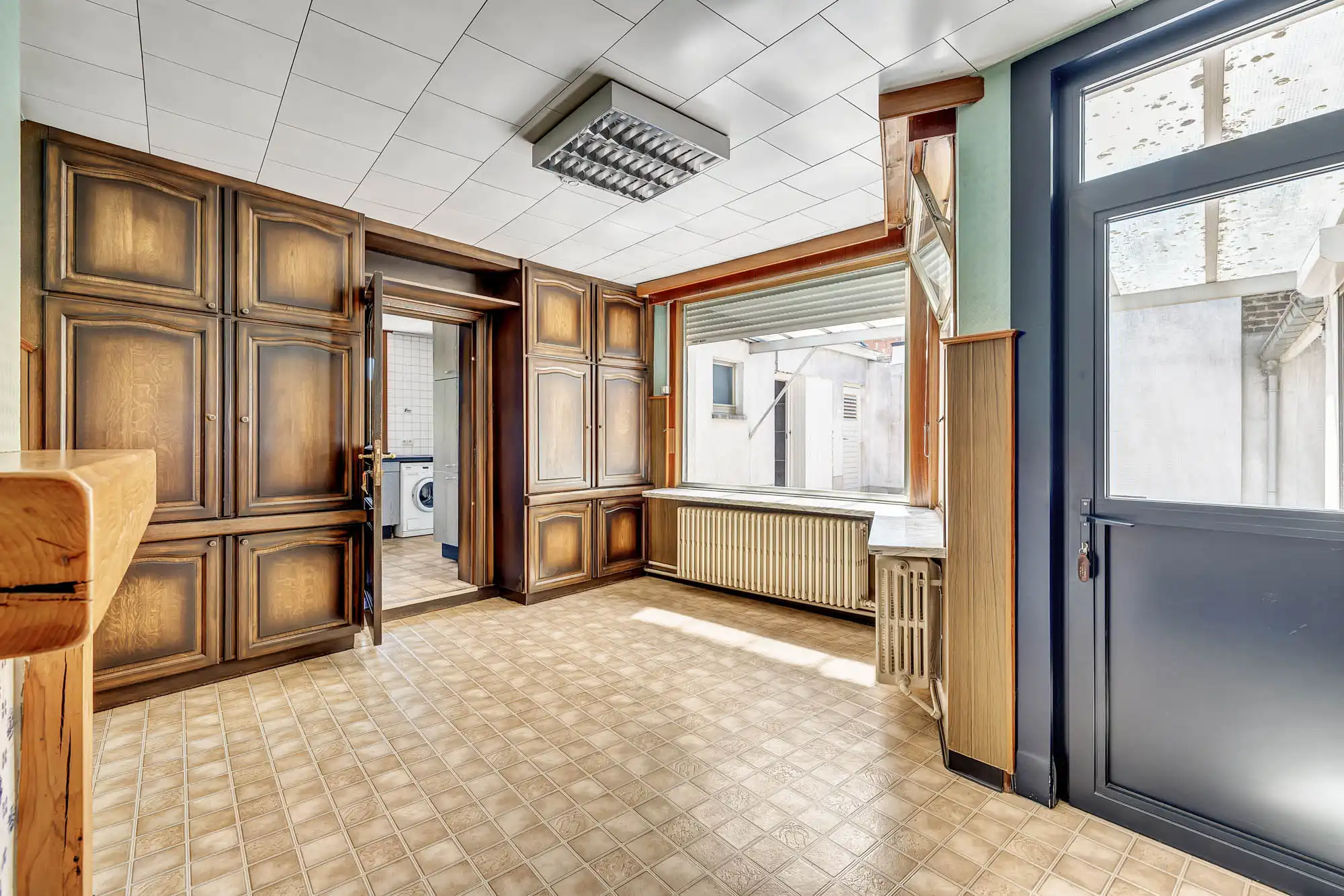 Te renoveren ruime handelswoning foto 8