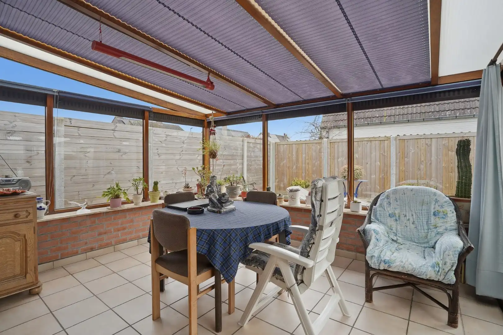 Alleenstaande bungalow met garage en tuin  op 684 m² foto 10
