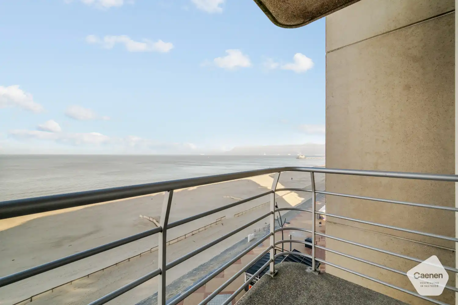 Instapklare studio met prachtig frontaal zicht op zee foto 11