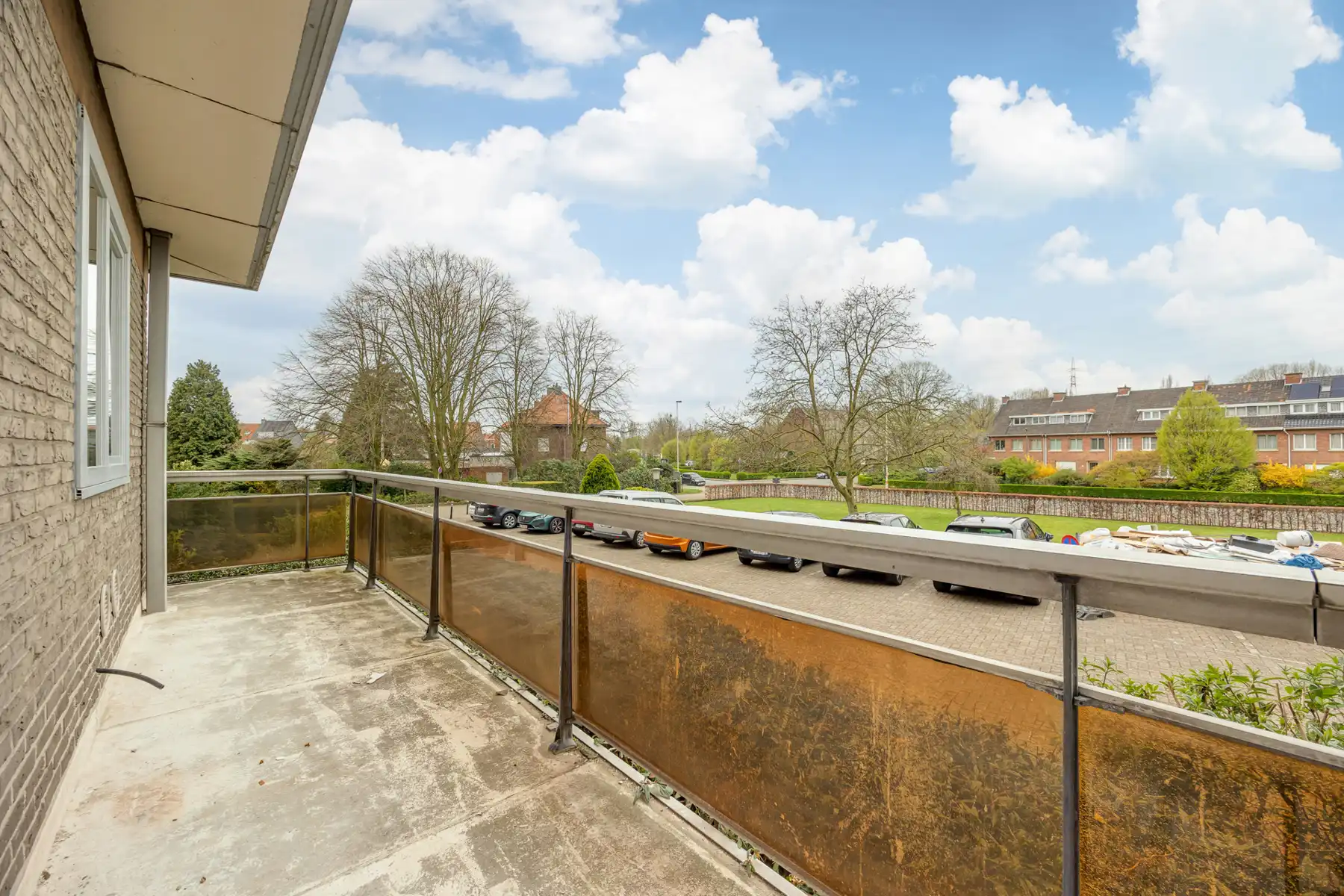 Gerenoveerde studio met aparte slaaphoek, terras en parking foto 6