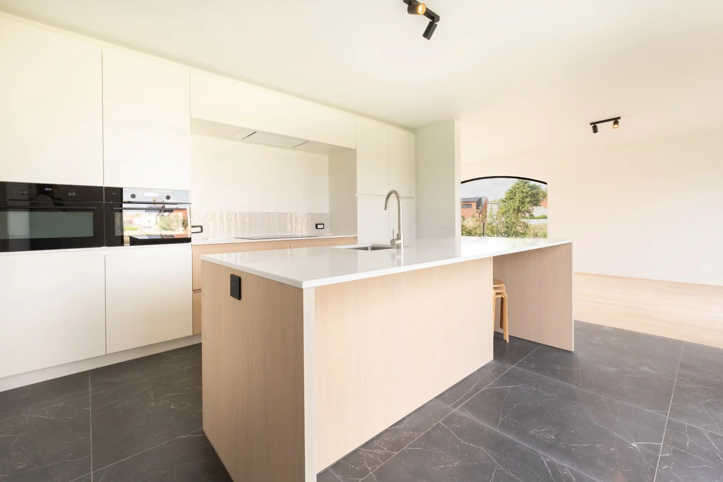 Karaktervolle nieuwbouwvilla met uitzonderlijke ruimte en verfijnde afwerking. foto 7