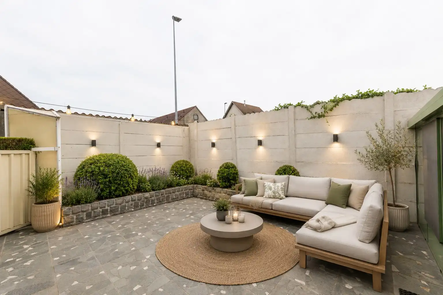 VERRASSEND RUIME WONING VLAKBIJ CENTRUM PITTEM foto 10