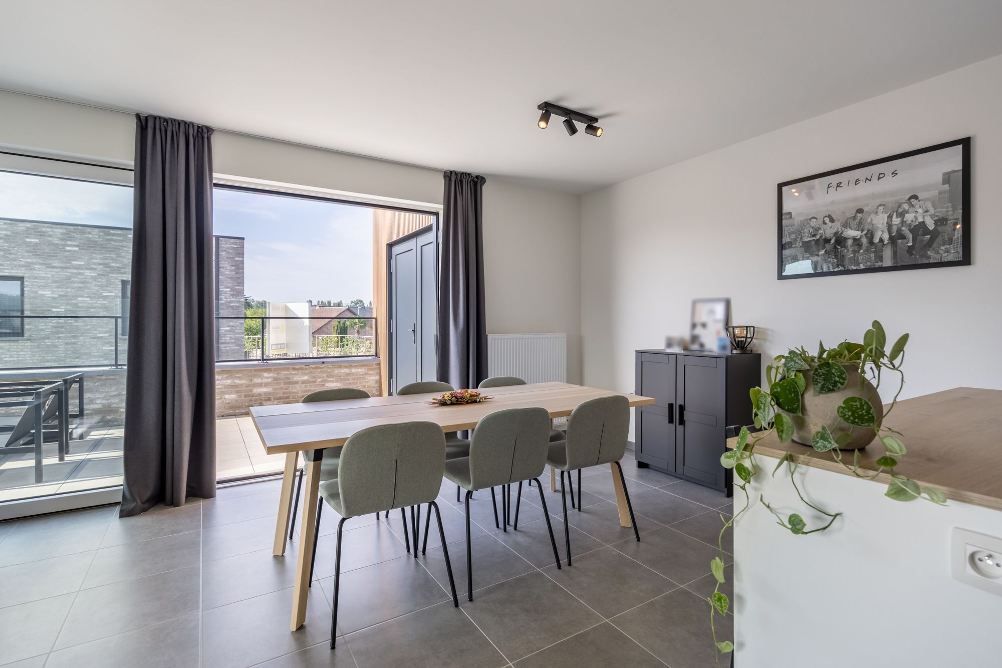 IDEALIS VASTGOED - PRACHTIG  EN LUXUEUS APPARTEMENT MET 2 SLAAPKAMERS, AANGENAME LEEFRUIMTE MET AANSLUITEND TERRAS, CARPORT EN EXTRA BERGRUIMTE foto 12