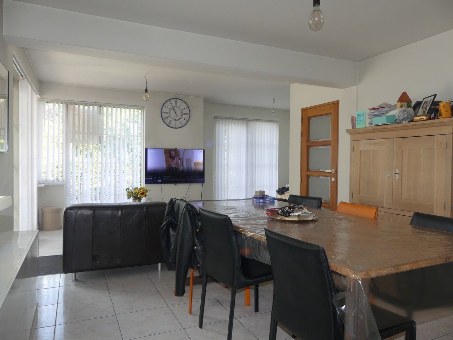 Halfopen bebouwing met terras en private autostandplaats foto 4