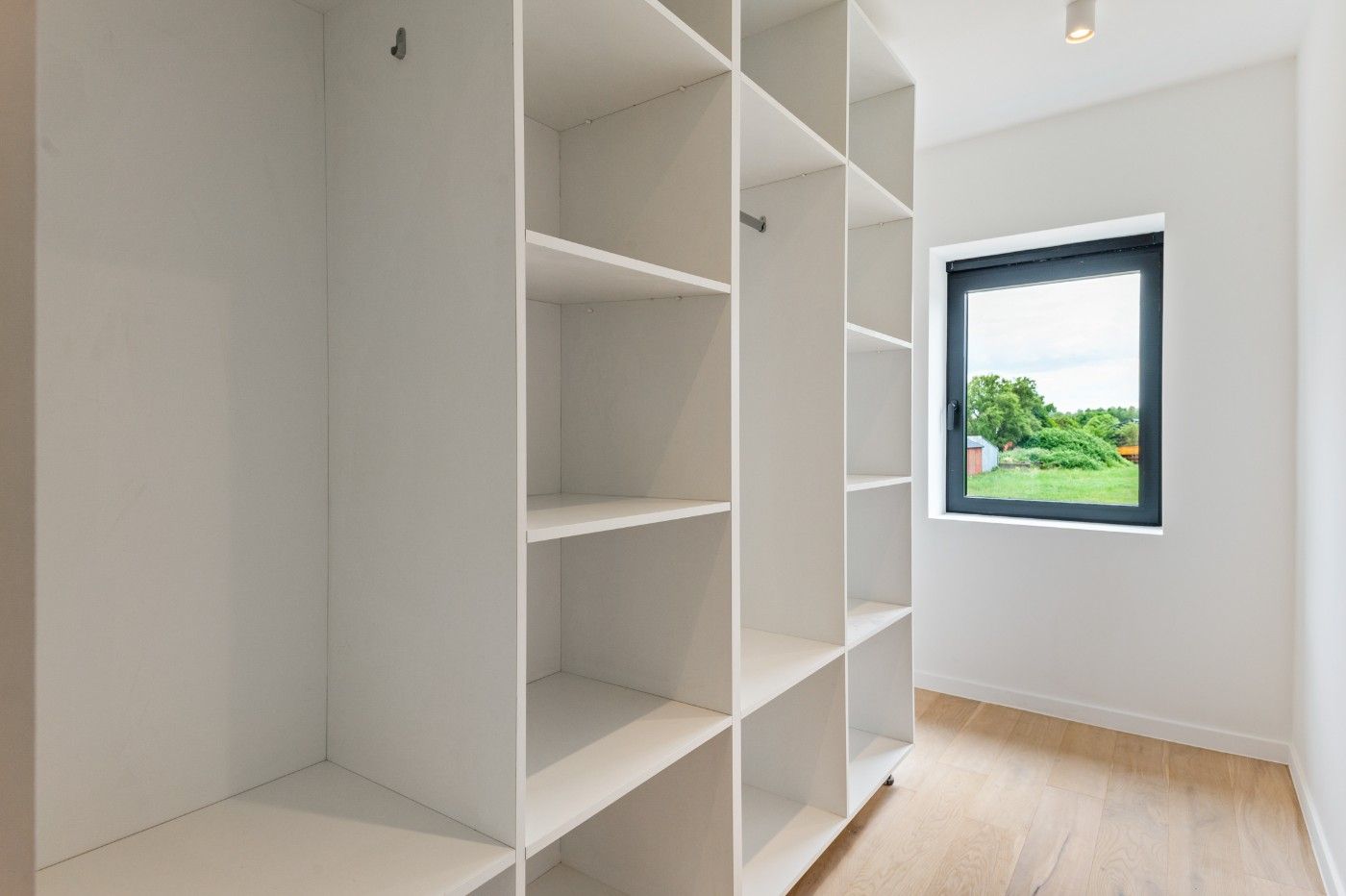 Prachtig gerenoveerde, vrijstaande woning met 4 slpk., tuin en polyvalent bijgebouw foto 16