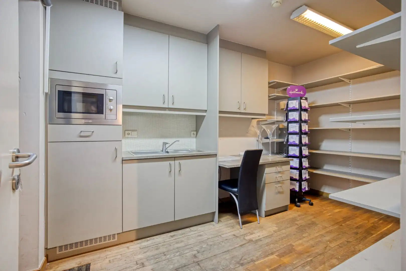 Instapklare commerciële ruimte in het centrum van Mol !  foto 9