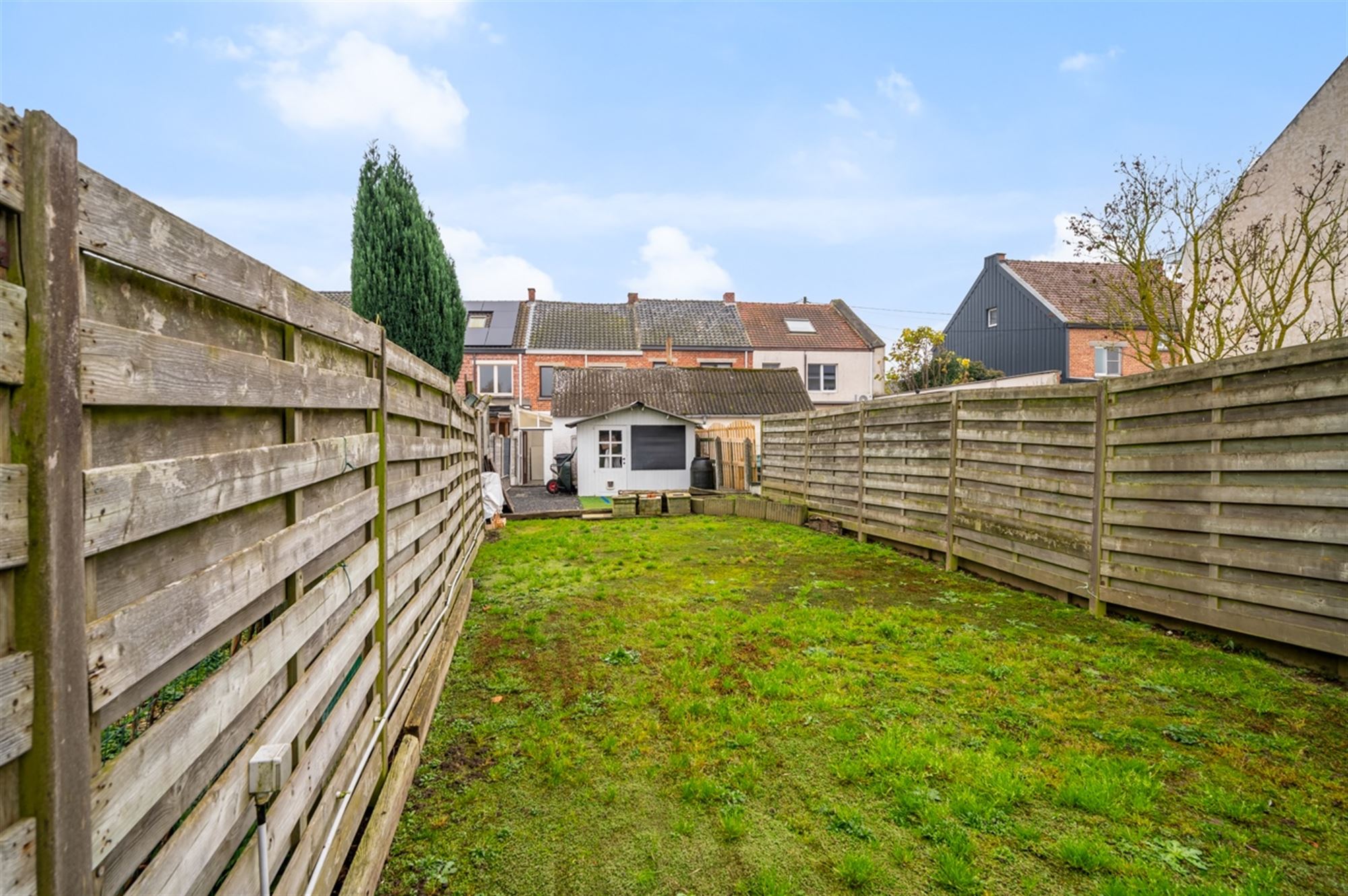 Instapklare rijwoning met 3 slaapkamers en tuin. foto 14