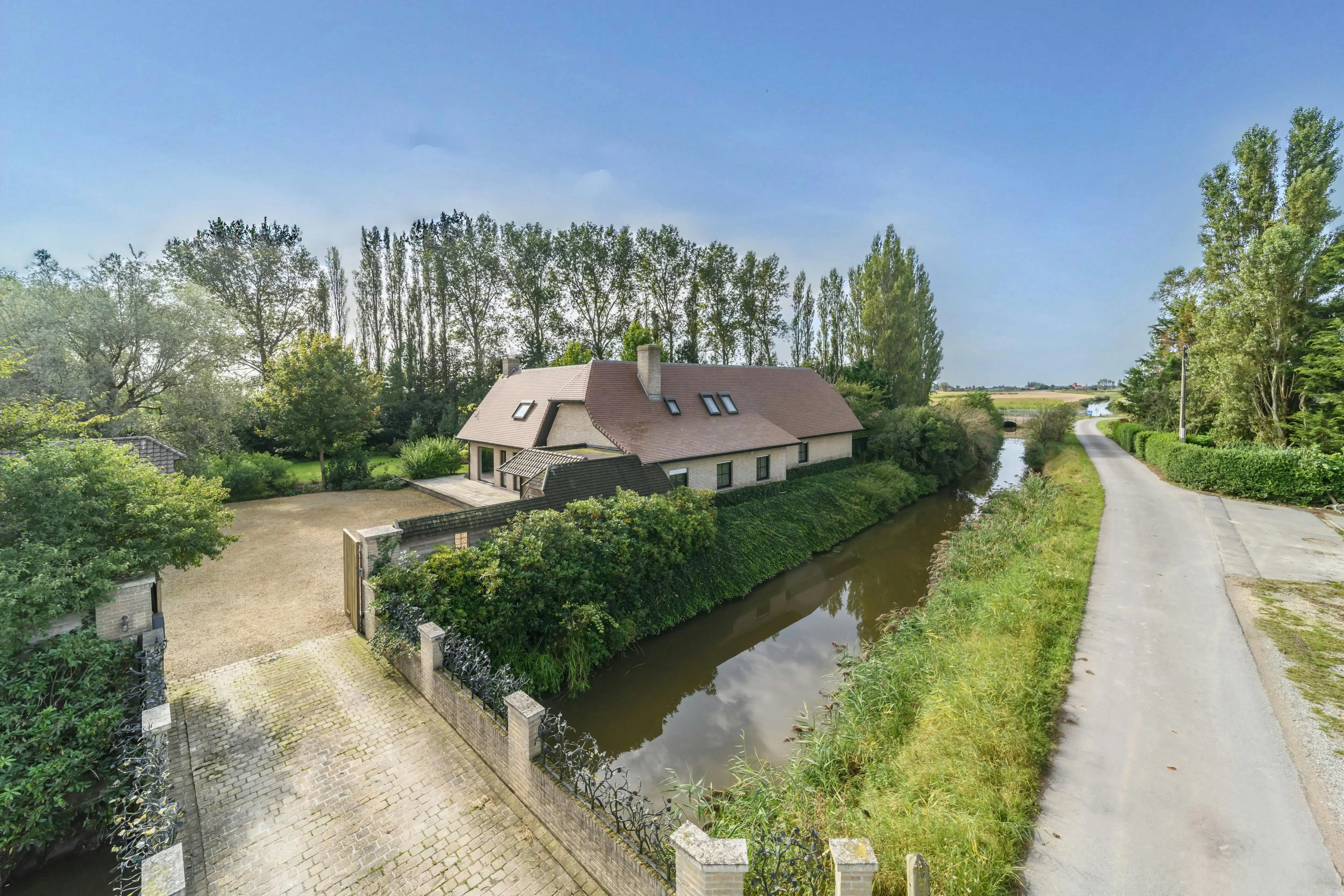 Exclusieve eigendom op 2ha te koop in Diksmuide foto 2