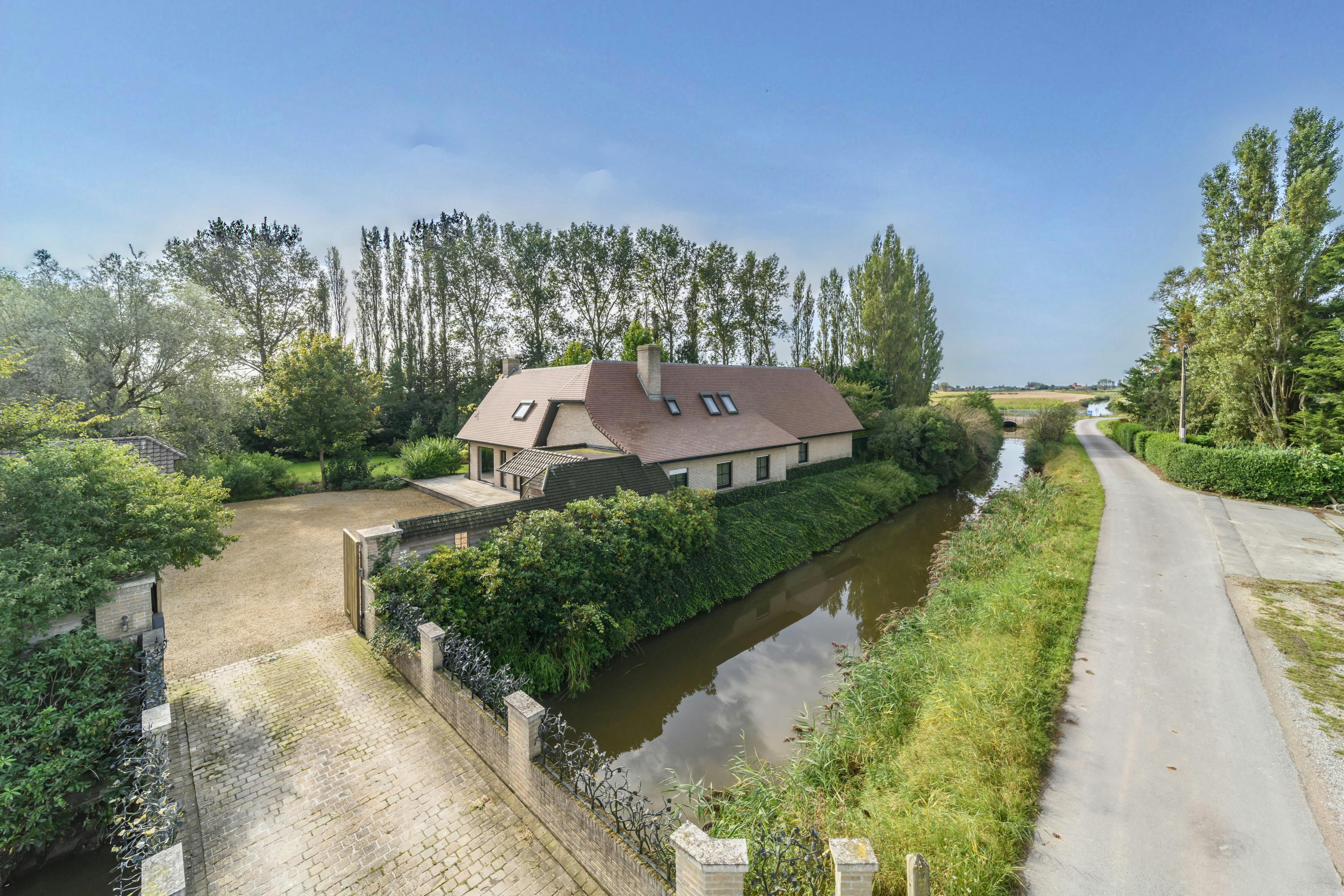 Exclusieve eigendom op 2ha te koop in Diksmuide foto 2