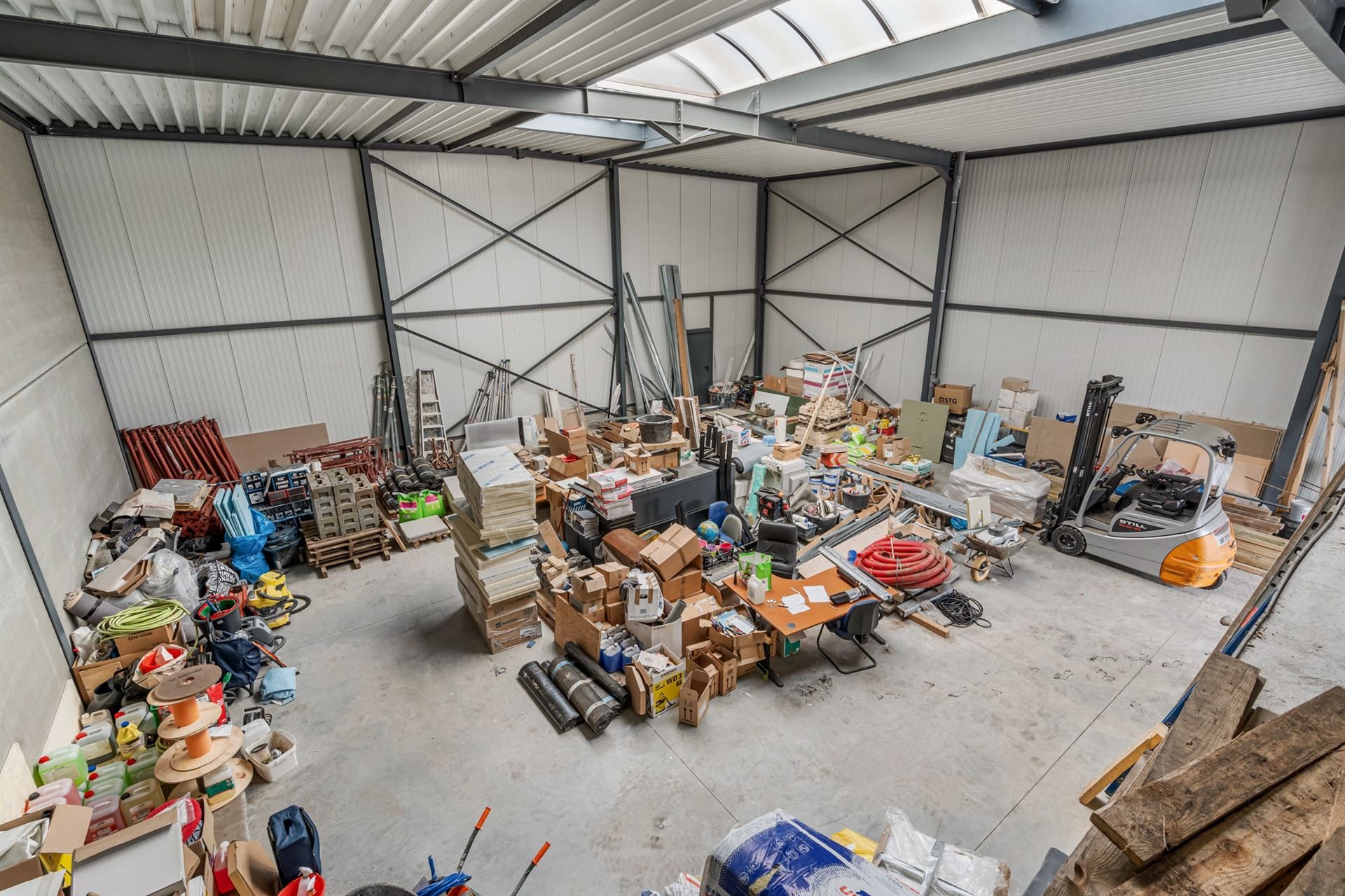 Industrieel gebouw, magazijn, opslagplaats. foto 8