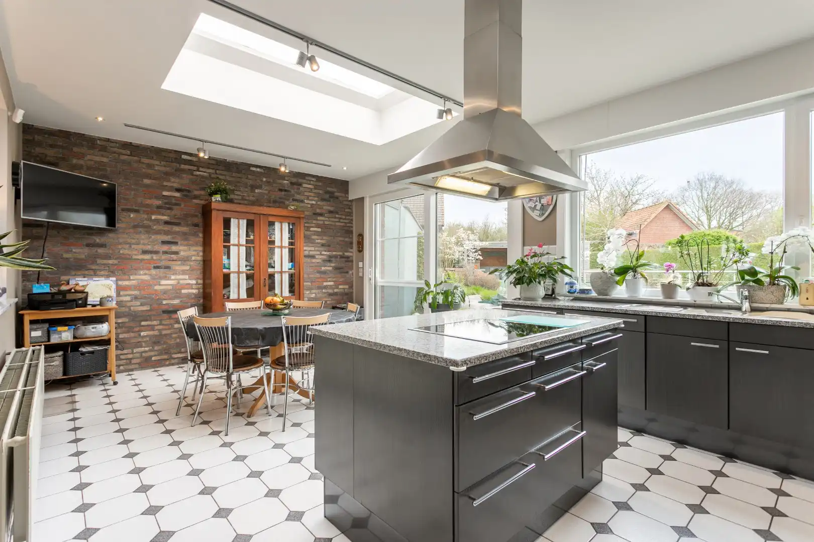 Energiezuinige woning met 5 slpk, tuin en garage foto 10