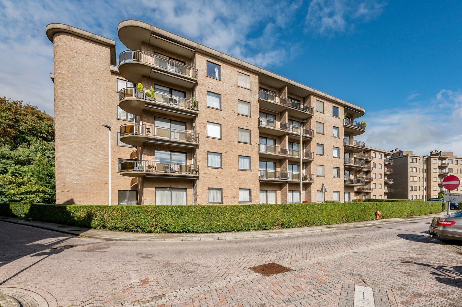 Ruim en lichtrijk appartement (ca. 145 m²) met uitzicht op de stadsvesten van Lier. foto {{pictureIndex}}