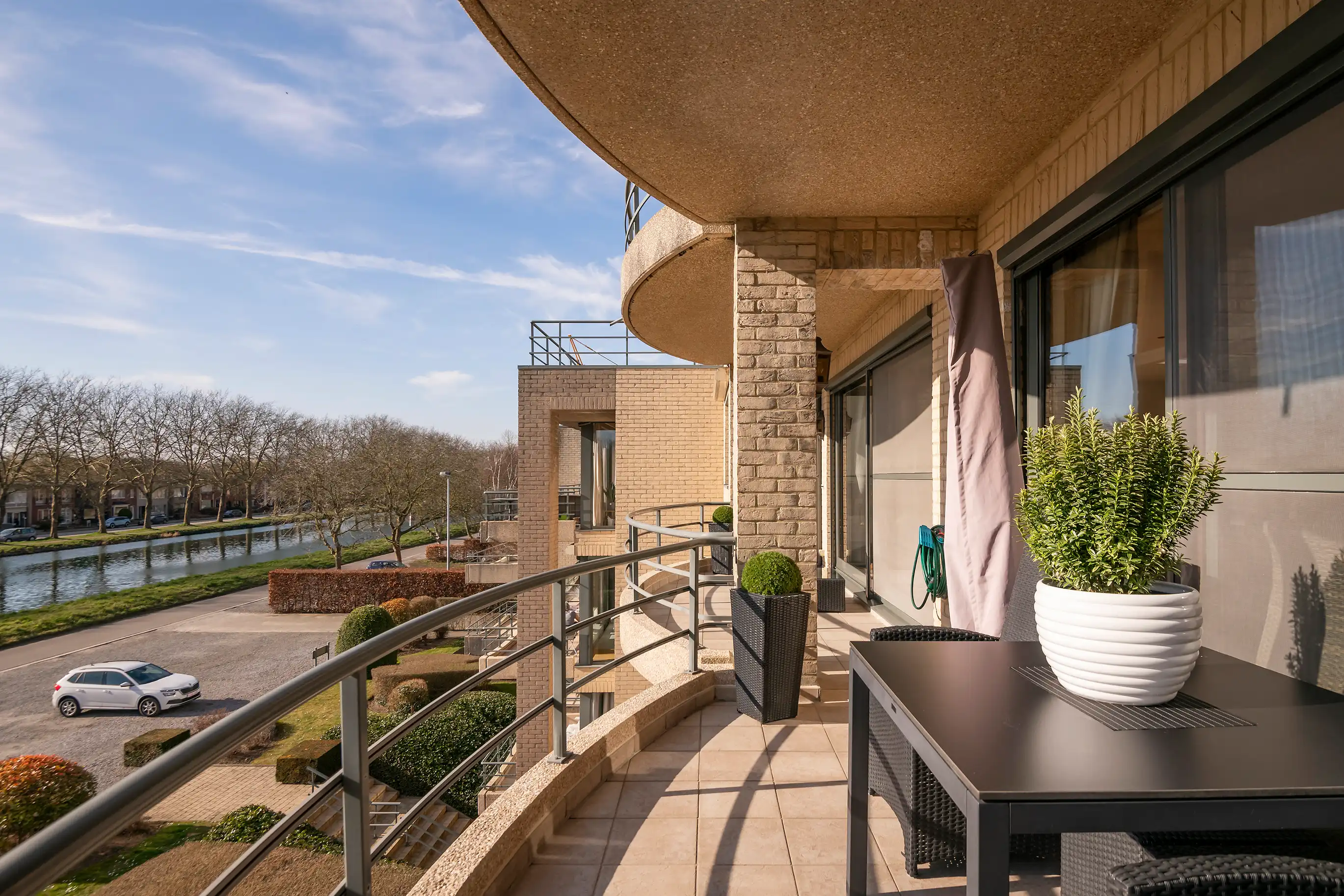 Exclusief appartement van 250 m² met panoramisch zicht op de vaart. foto 12