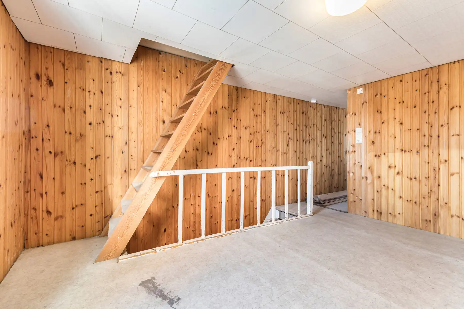 Te renoveren woning met 2 slaapkamers, zolder en tuin foto 17