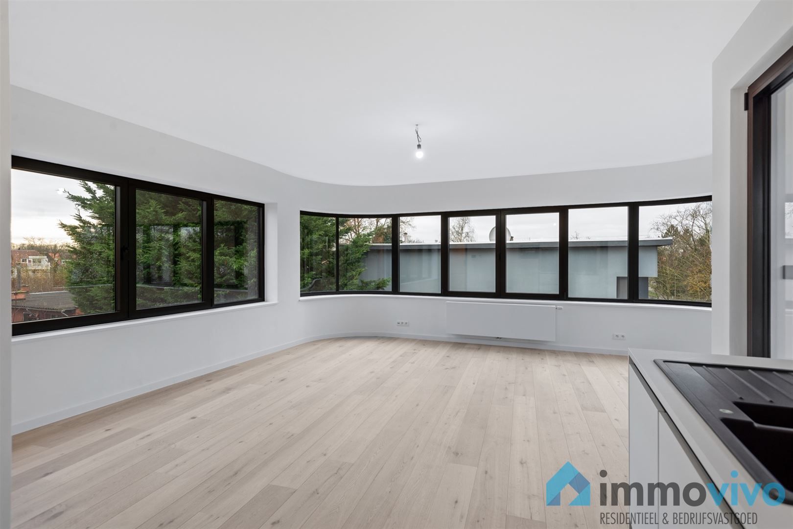 Hoogwaardig vernieuwbouwappartement met 2 slpk's en overdekt terras foto {{pictureIndex}}
