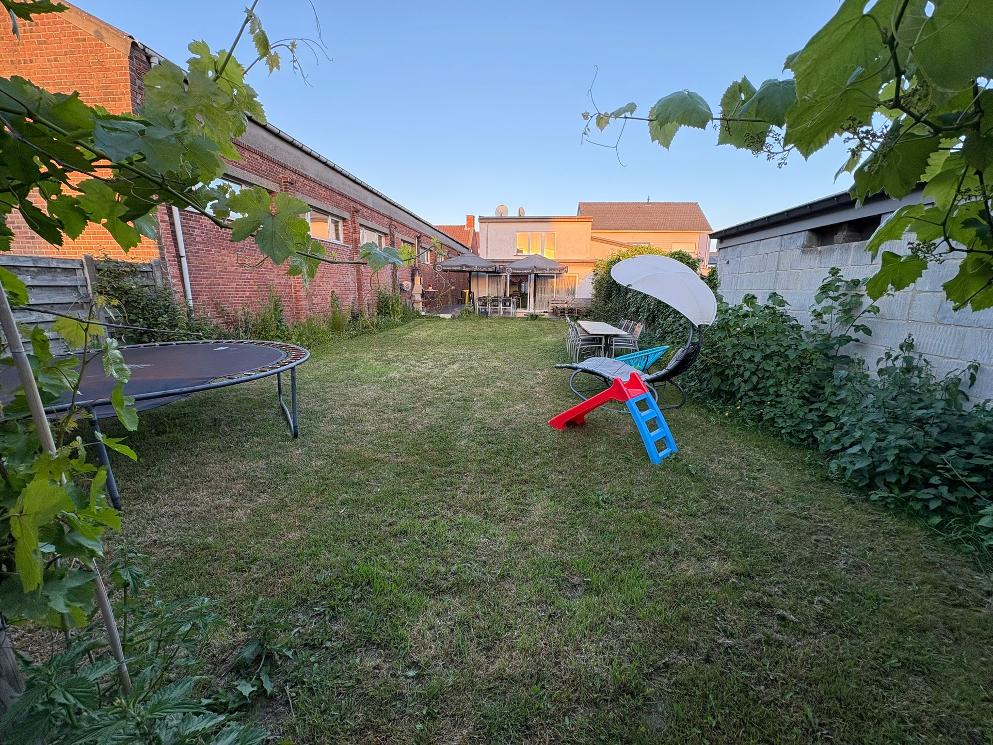 Instapklaar 263m² 2 badk 3 slpk foto {{pictureIndex}}