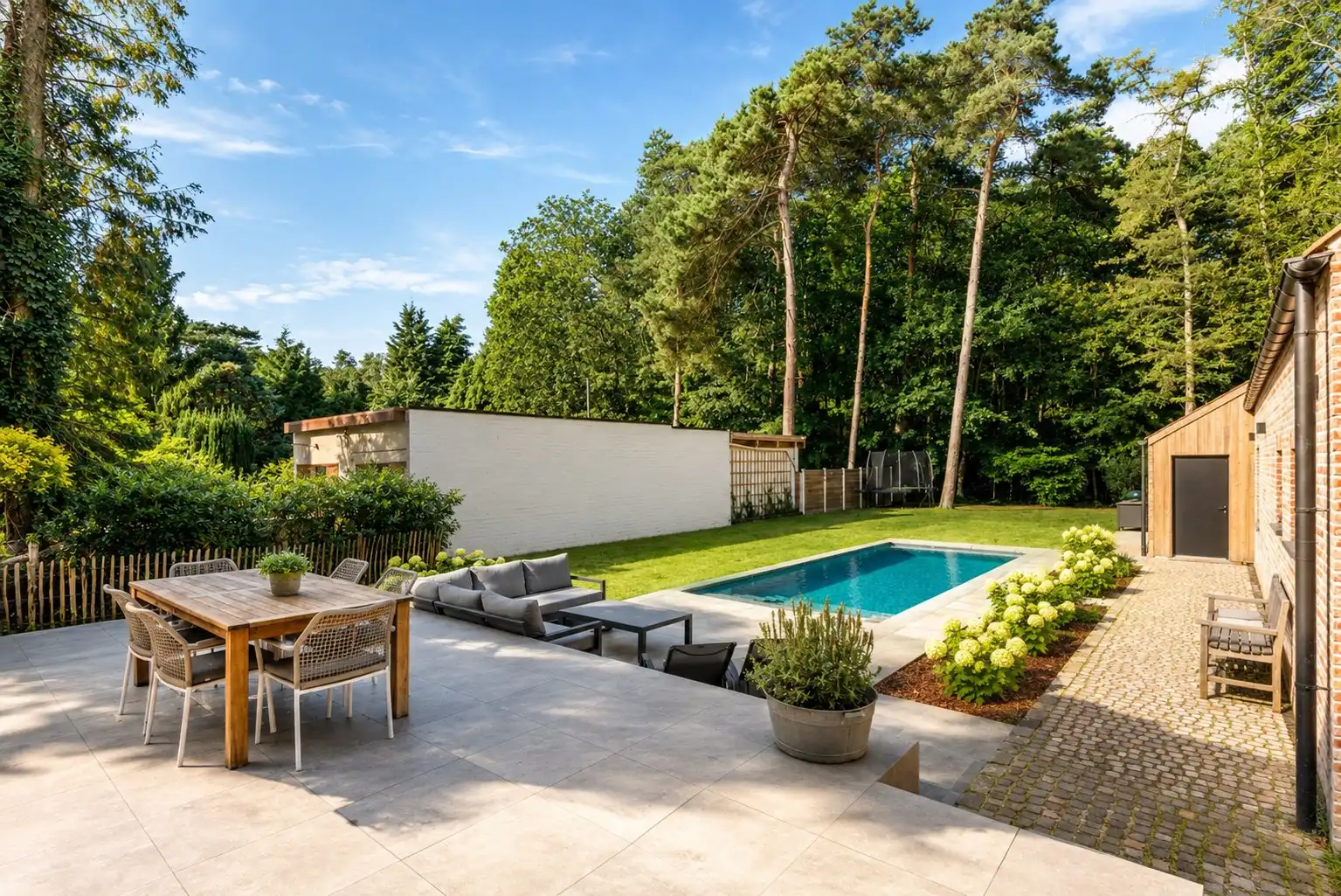 Stijlvolle villa met zwembad en royale garage/loods op toplocatie in Brasschaat foto 2