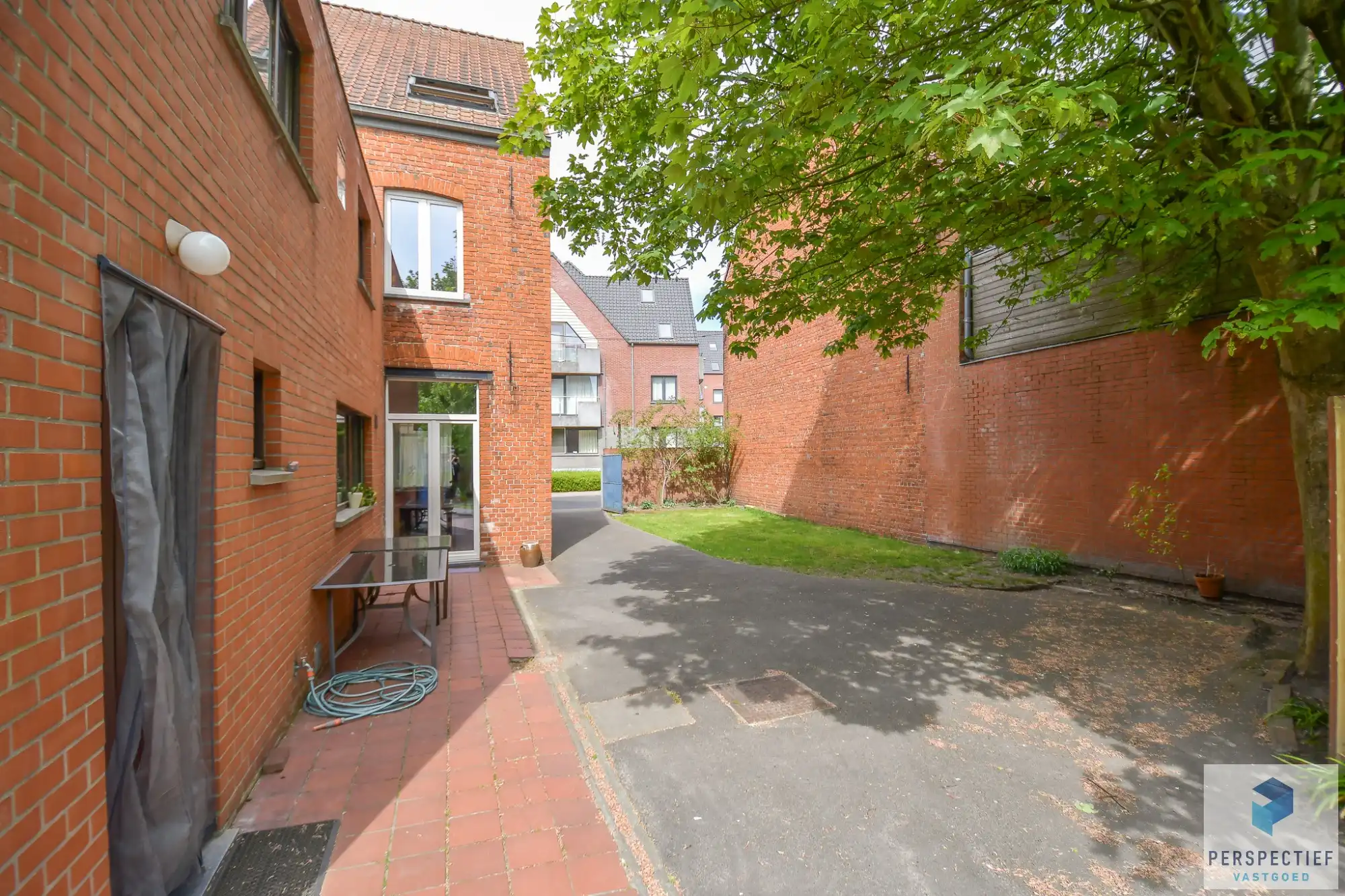 Ruime halfopen bebouwing met tuin en garage in het centrum van Oedelem foto 5