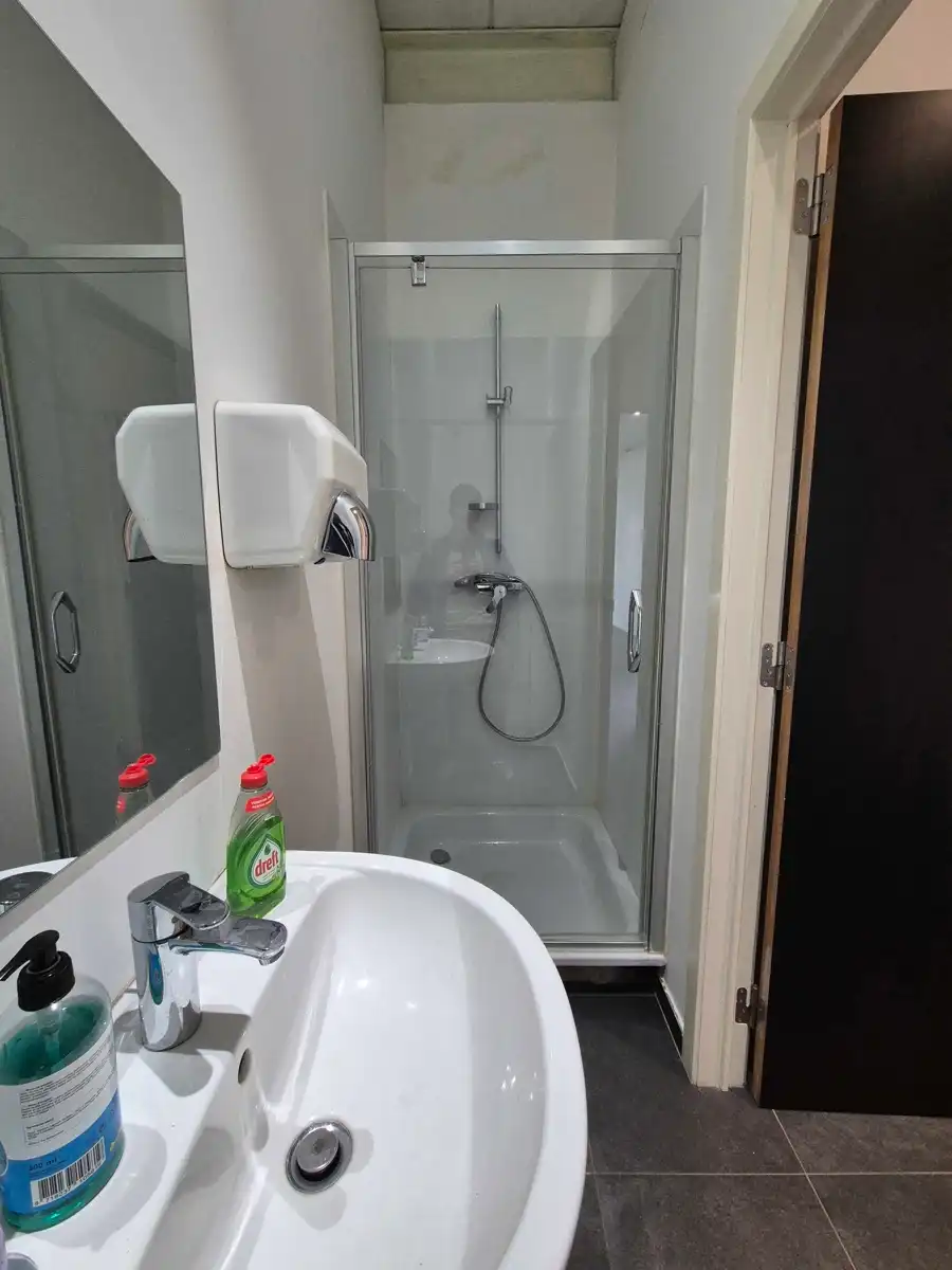 Magazijn 1030m² met  laadkade en 154m² kantoor op topligging foto 18