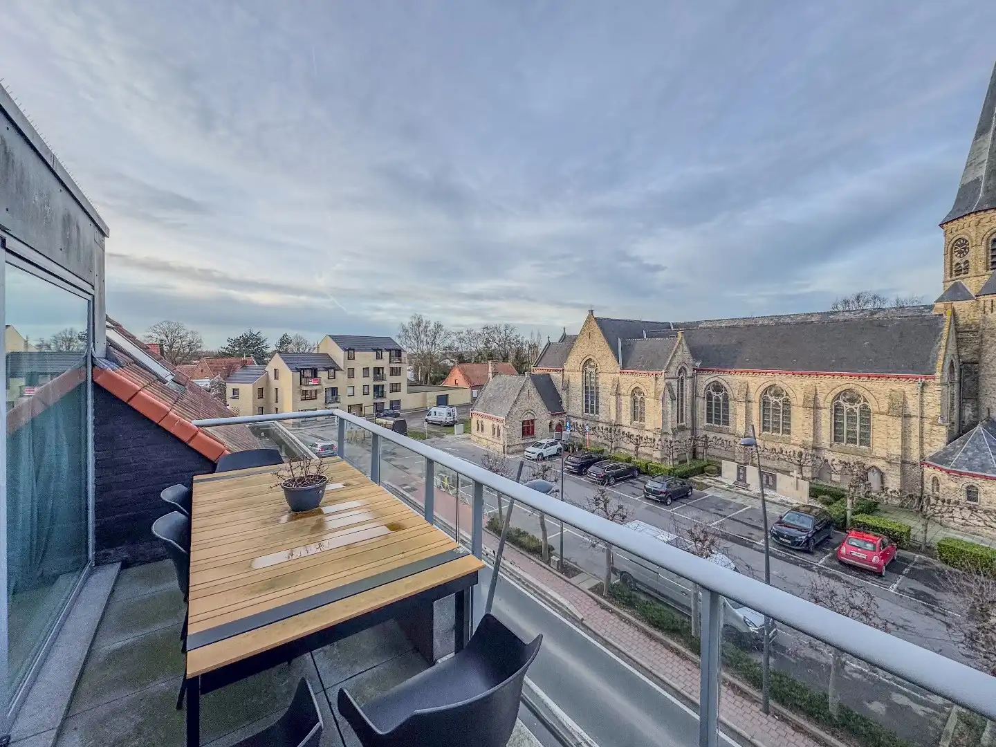 Lichtrijk appartement met 2 slaapkamers, terras en ruime garage. foto 6