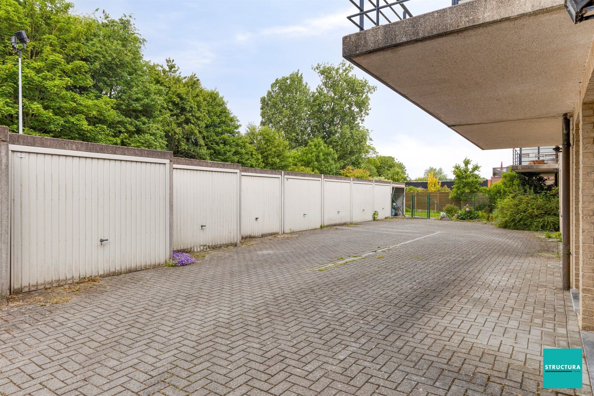 Instapklaar appartement met 2 kamers en terras foto 11