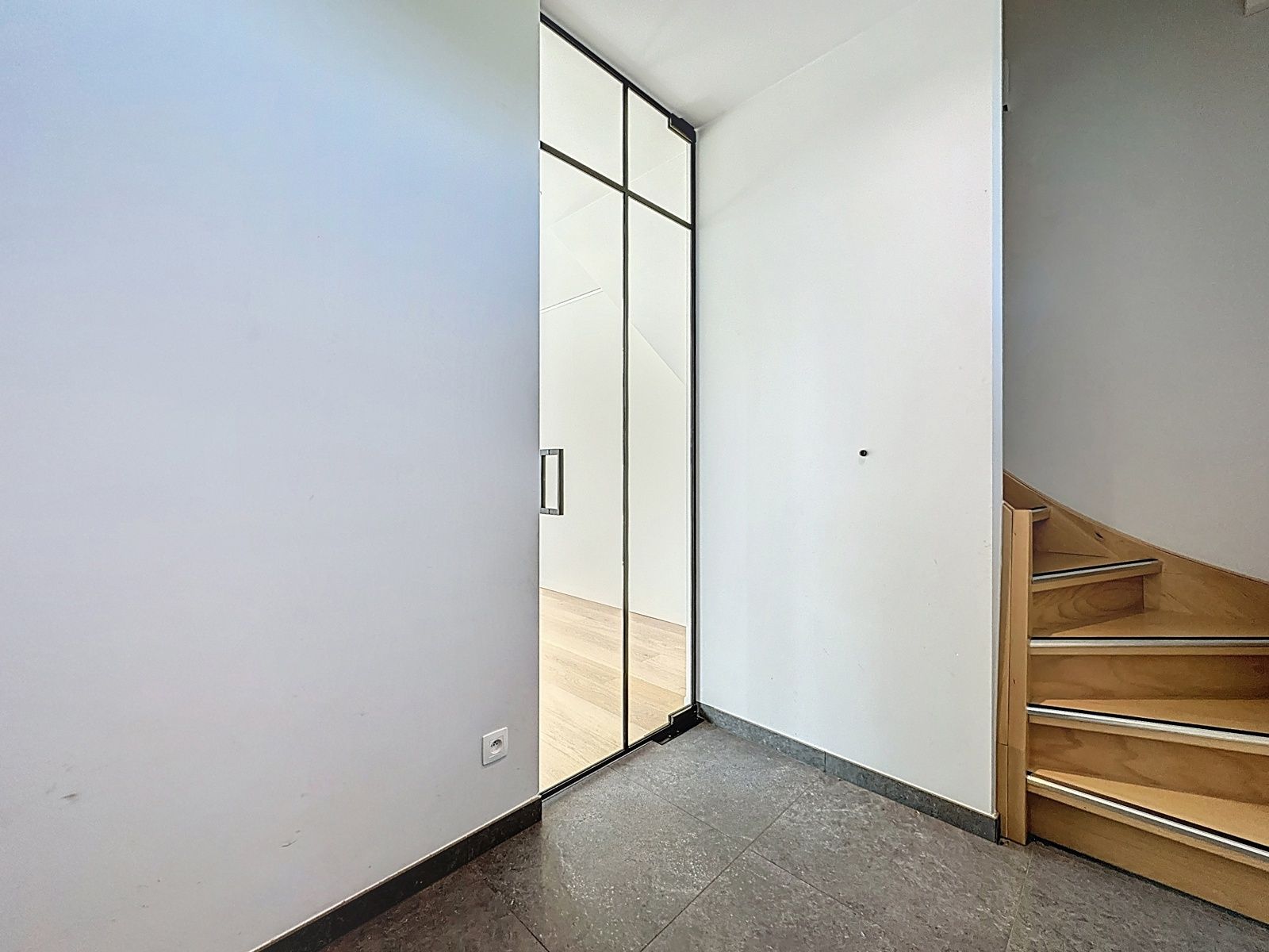 Luxueus afgewerkte driegevel-villa met 5 slaapkamers foto 11