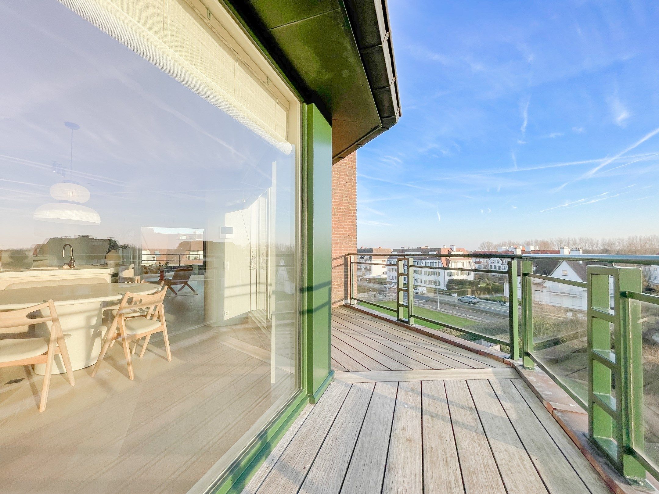 Uniek gelegen hoekappartement met ruime terrassen gelegen op de Wandeldijk in het Zoute. foto 11