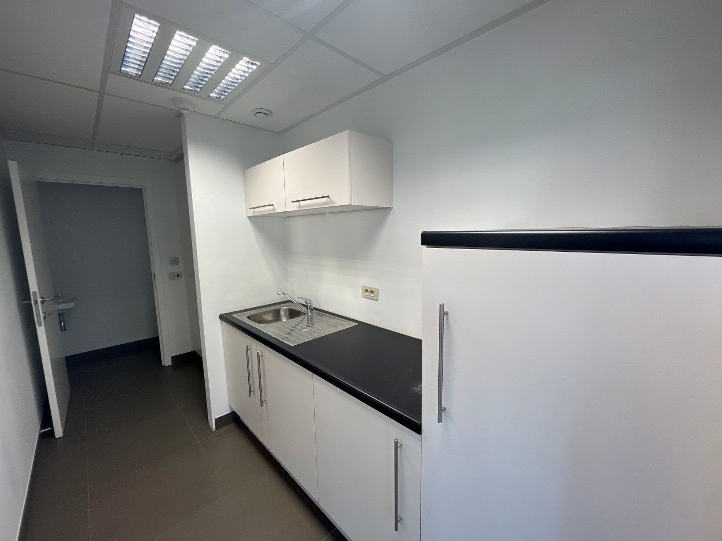 Kantoorruimte op commerciële TOP-ligging foto 12