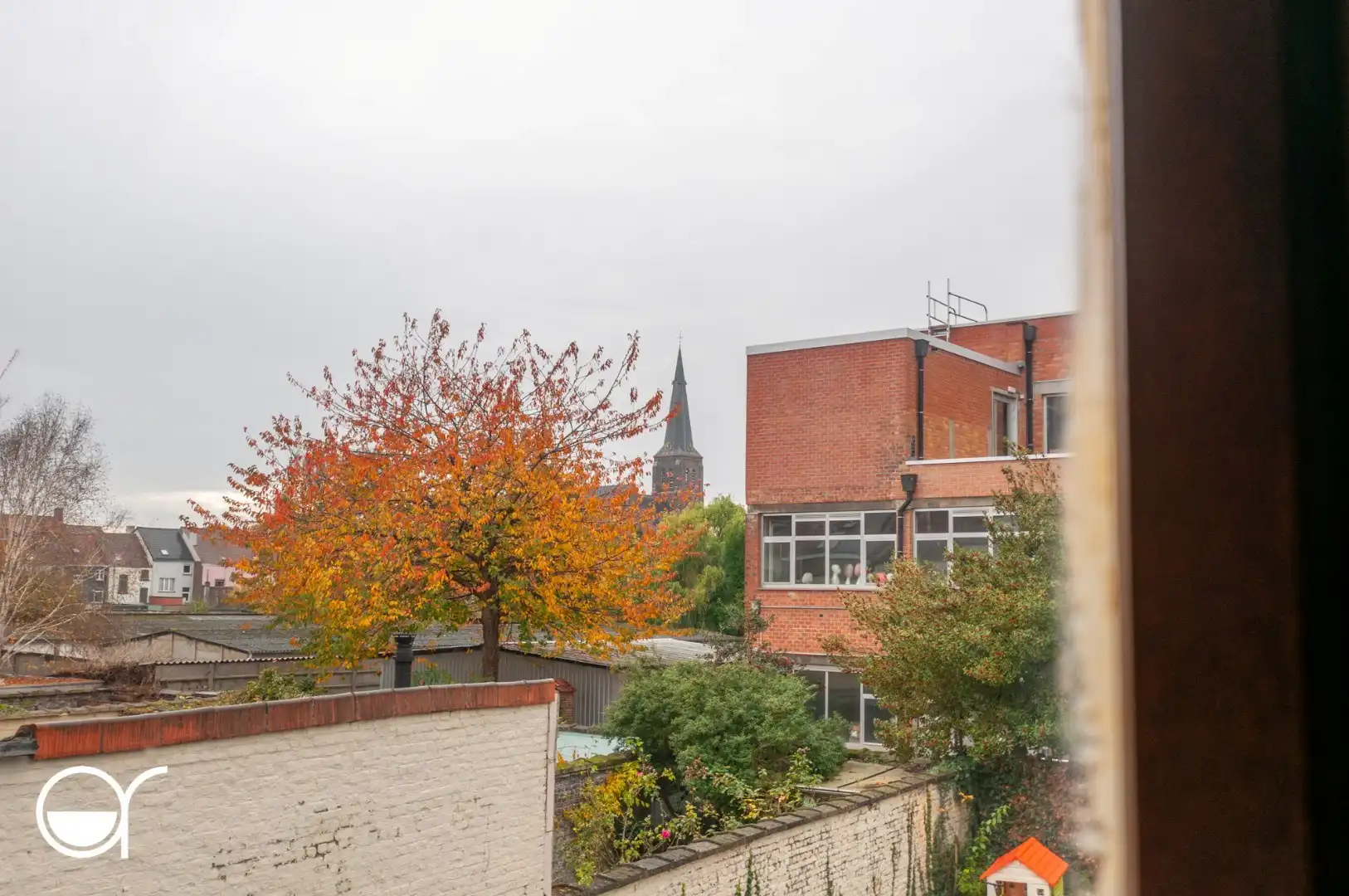 Te renoveren rijwoning vlakbij het Sint-baafskouterpark & Rozebroeken.  foto 27