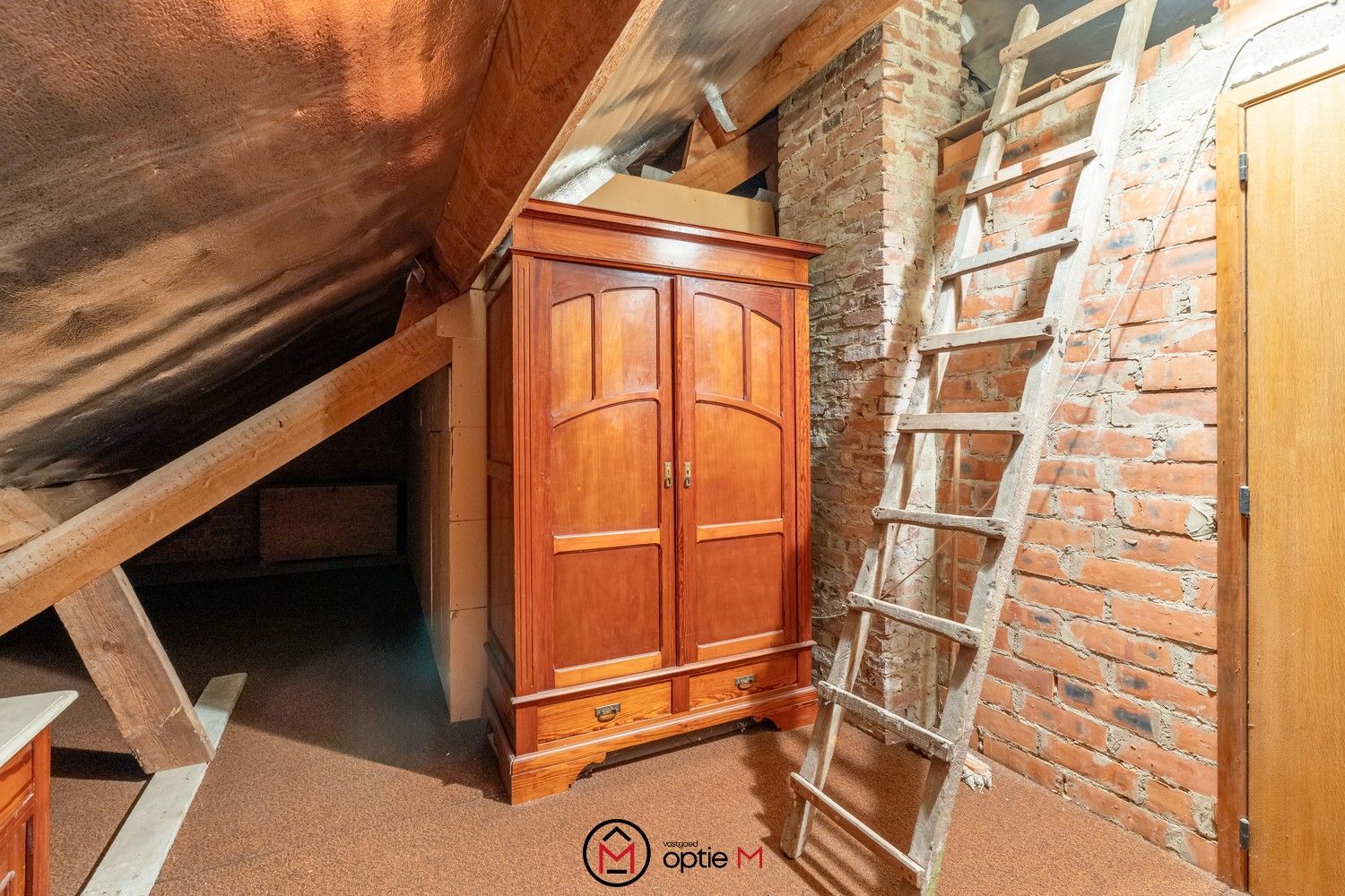 Te renoveren woning met ruim werkhuis foto 24