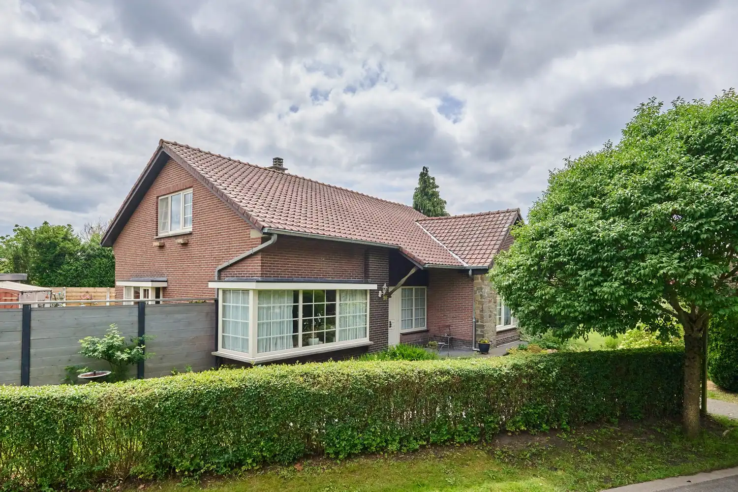 Vrijstaande karakteristieke woning met 4 slaapkamers gelegen op een fraai gelegen perceel foto 20