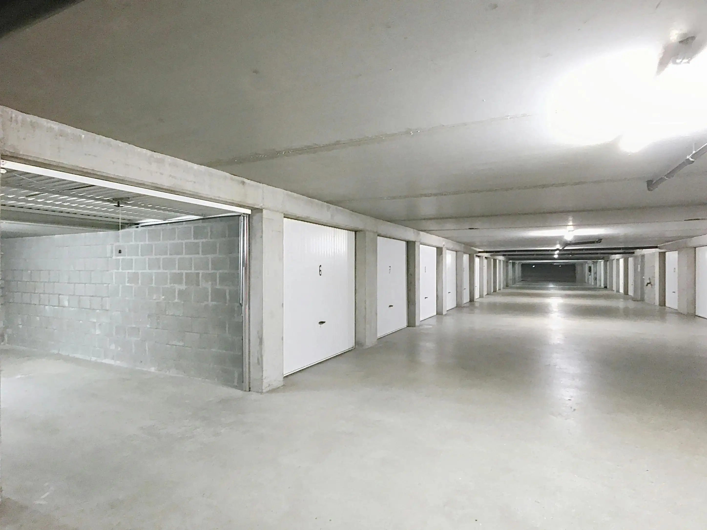 Goedgelegen garagebox te koop te Duinenweg in Middelkerke! foto 4