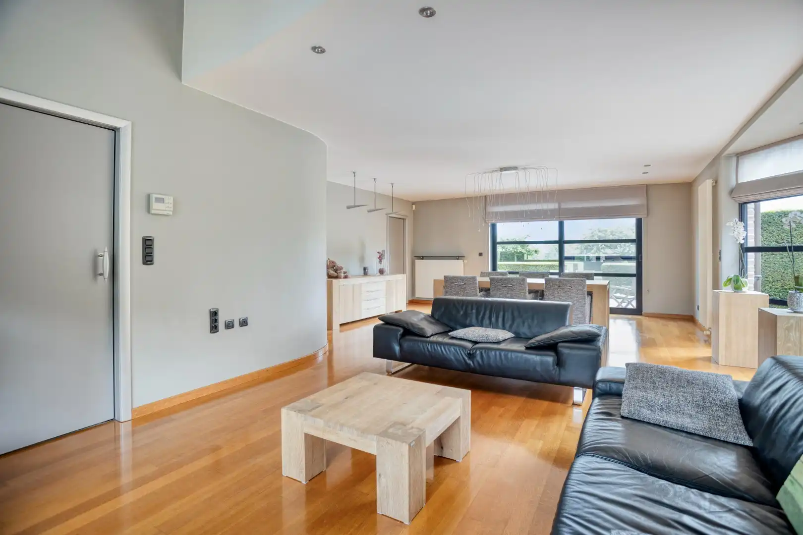 Landelijk en stijlvol wonen in alle rust – Ruime villa met fraai aangelegde tuin foto 7